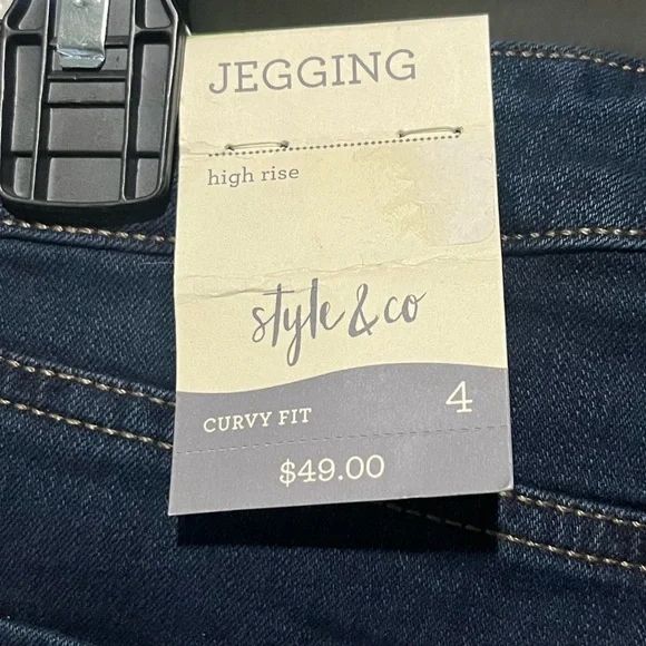 STYLE & CO-NWT High Rise Curvy Fit Jegging Dark Washed Jeans Size 4 - Picture 5 of 5